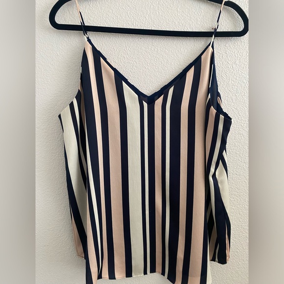 Express downtown cami v-neck top L - Picture 3 of 10